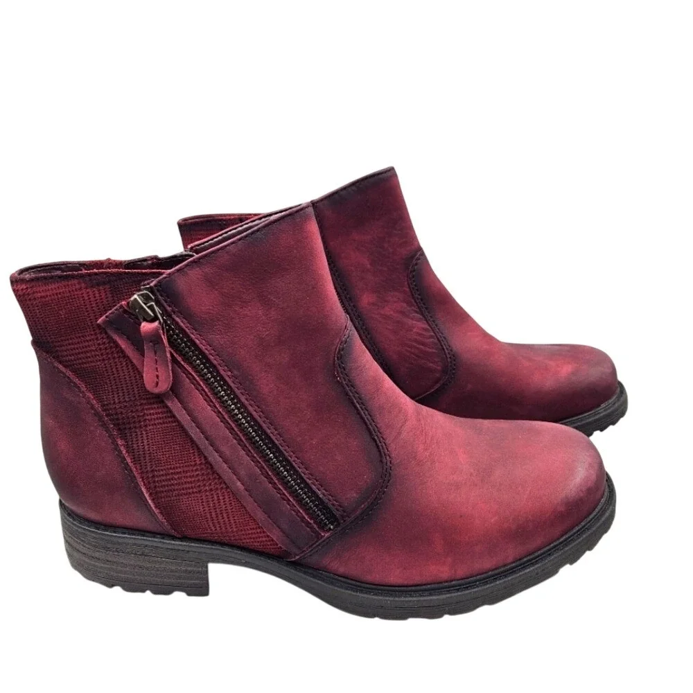 Earth Jordan Wine Distressed Leather Ankle‎ Boots Side Zip Plaid Lug Sole 9.5 D